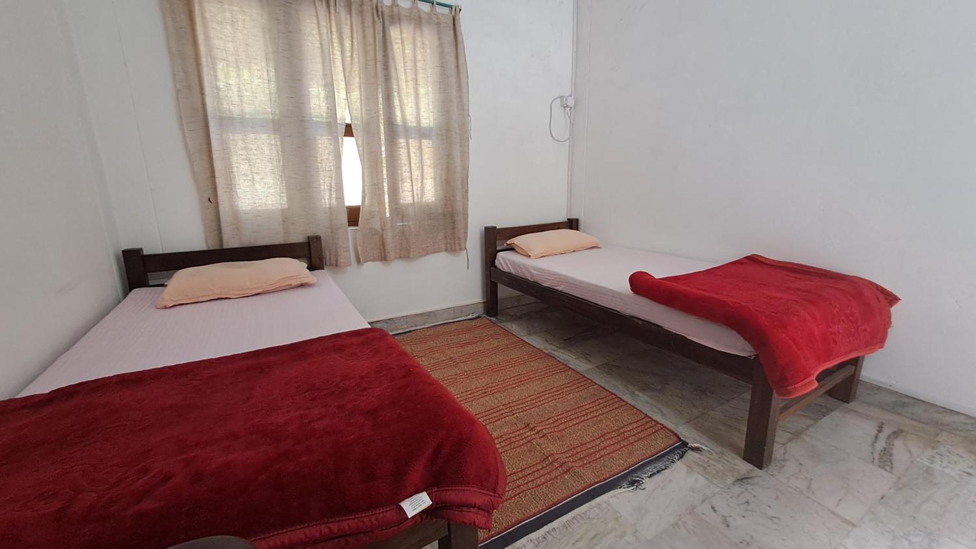 Swami Samarpan Ashram Bed & Breakfast Rishikesh Exterior photo